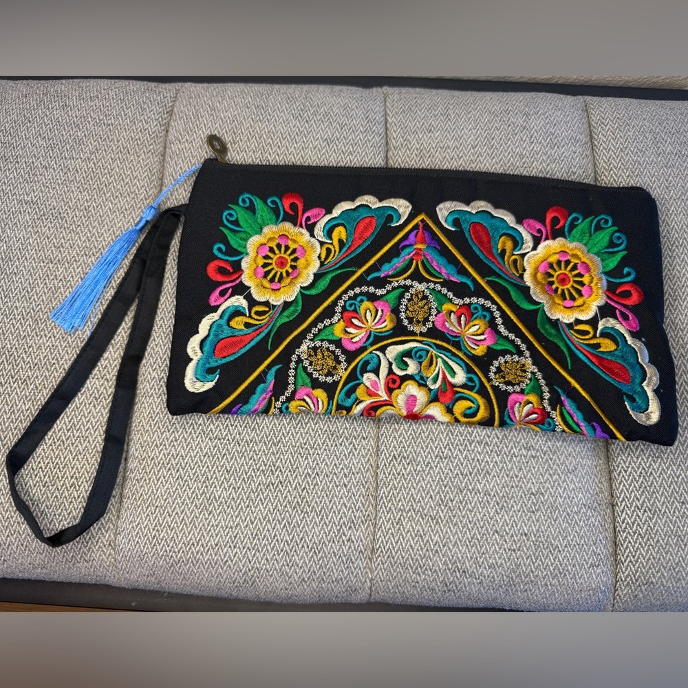 Floral Embroidered Black Wristlet/Clutch - Picture 15 of 15